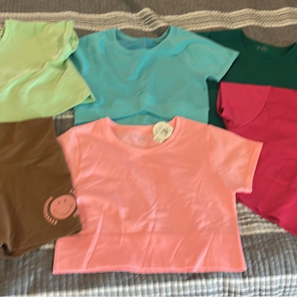 Mostly NWT Colorful Aerie T-Shirt and Shorts Set Womens size large